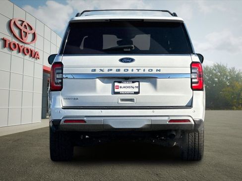 Used 2024 Ford Expedition Limited image 4