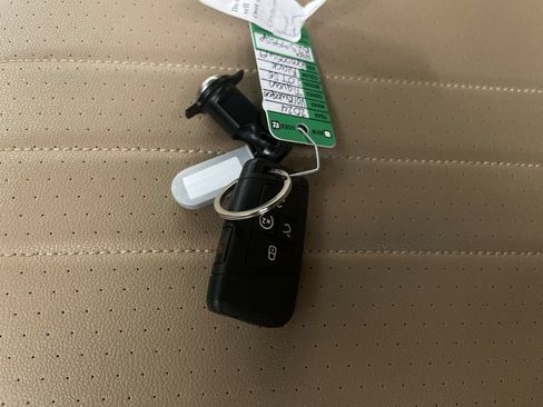 Used 2024 Volkswagen Tiguan SE AWD/4WD image 27