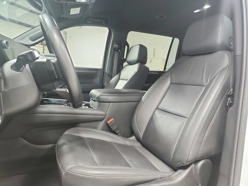 Used 2025 Chevrolet Suburban Z71 AWD/4WD image 10