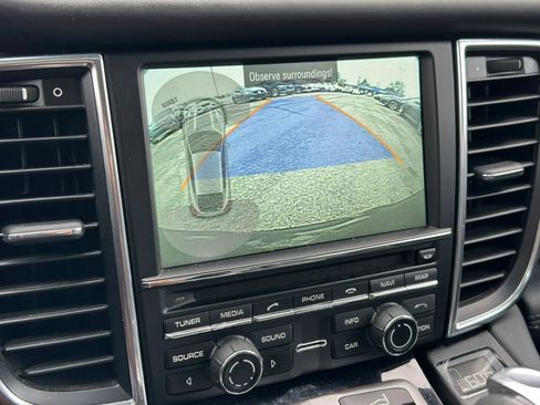 Used 2014 Porsche Panamera S image 36