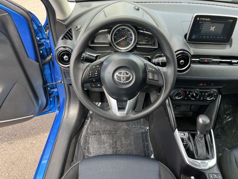 Used 2017 Toyota Yaris iA FWD image 11