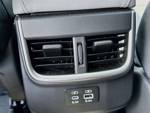 Used 2025 Subaru Outback Premium AWD/4WD image 31