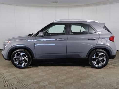 Used 2021 Hyundai Venue SEL FWD image 11