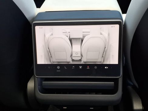 Used 2026 Tesla Model Y Long Range AWD/4WD image 17