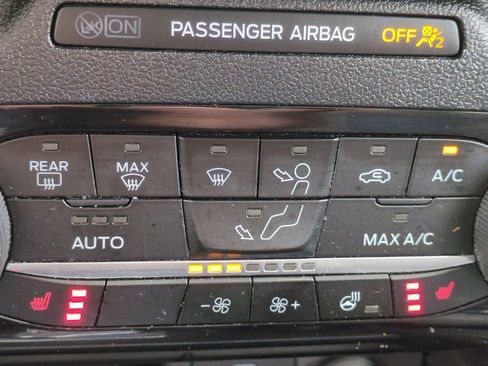 Used 2022 Ford Escape SE w/ SE Sport Appearance Package image 24