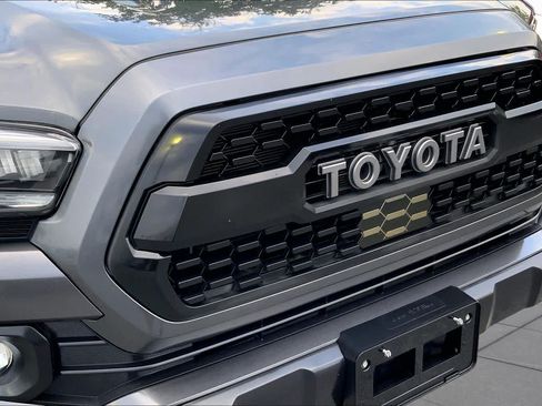 Used 2021 Toyota Tacoma TRD Off-Road w/ Technology Package AWD/4WD image 29