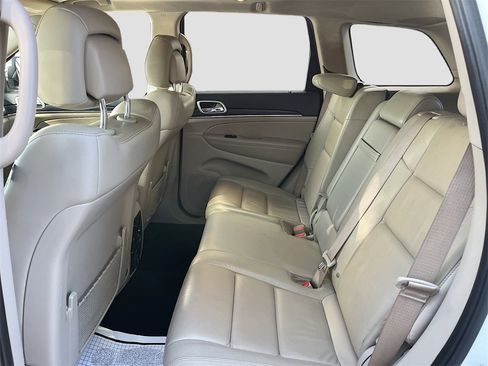 Used 2021 Jeep Grand Cherokee Limited image 25