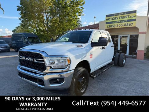 Used 2024 RAM 3500 Tradesman w/ Chrome Appearance Group AWD/4WD image 1