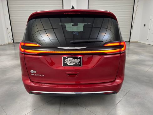 Used 2025 Chrysler Pacifica Select FWD image 6