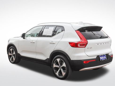 Used 2025 Volvo XC40 B5 Plus image 7