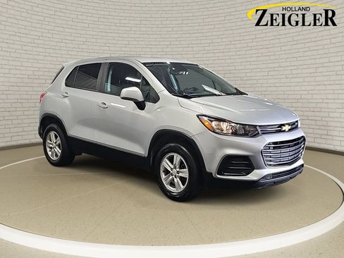 Used 2020 Chevrolet Trax LS w/ Tint and Cruise Package AWD/4WD image 3