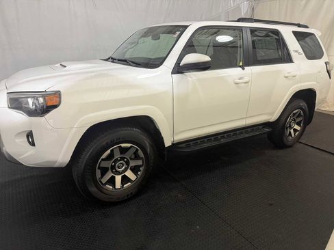 Certified 2023 Toyota 4Runner TRD Off-Road image 2