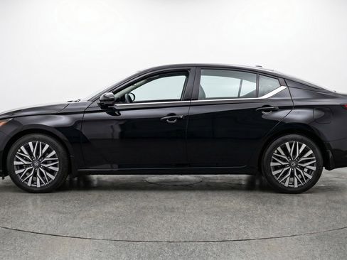 Used 2025 Nissan Altima 2.5 SV FWD image 5