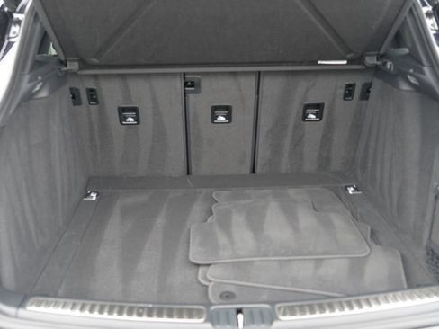 Certified 2025 Porsche Macan image 28