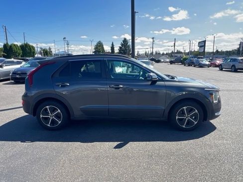 Certified 2024 Kia Niro EX FWD image 6