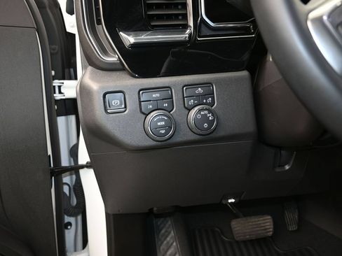 Certified 2023 Chevrolet Silverado 1500 LT AWD/4WD image 12