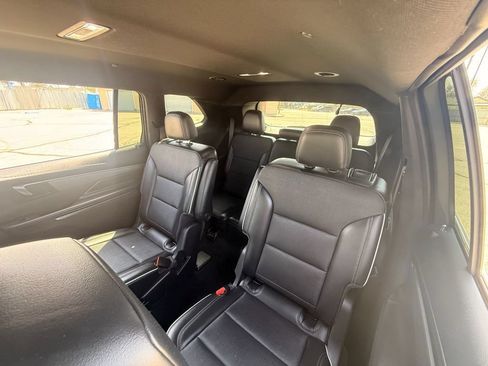 Used 2025 Buick Enclave Preferred FWD image 11