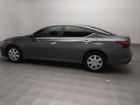 Used 2025 Nissan Altima 2.5 S FWD image 3
