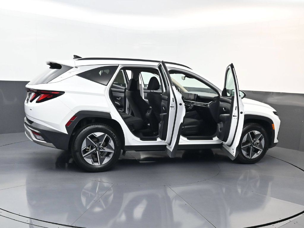 Certified 2025 Hyundai Tucson SEL AWD/4WD image 29