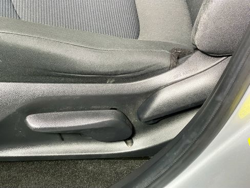 Used 2022 Toyota RAV4 LE image 15