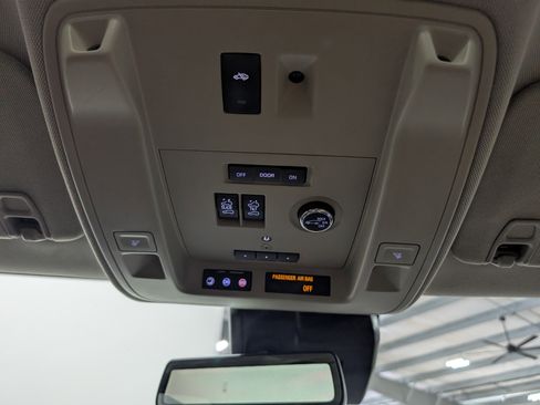 Used 2020 Cadillac Escalade ESV Luxury AWD/4WD image 29