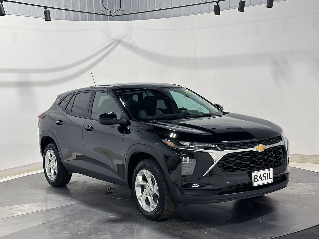 Used 2024 Chevrolet Trax LS w/ LS Convenience Package FWD image 36