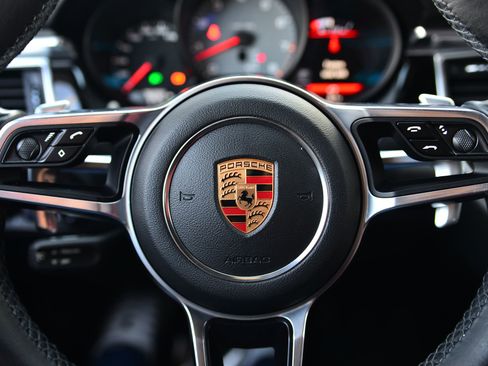 Used 2018 Porsche Macan S image 38