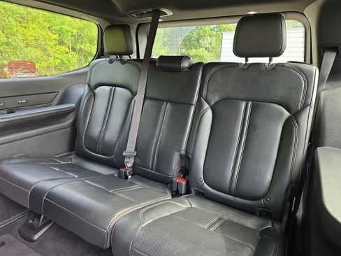 Used 2022 Jeep Wagoneer Series III w/ Premium Group I AWD/4WD image 14