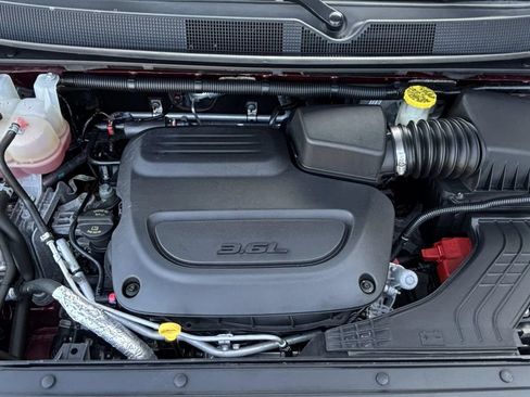 Used 2020 Chrysler Voyager L FWD image 17