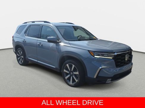 Used 2024 Honda Pilot Touring image 3