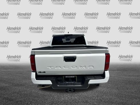 Certified 2025 Toyota Tacoma TRD Off-Road AWD/4WD image 9