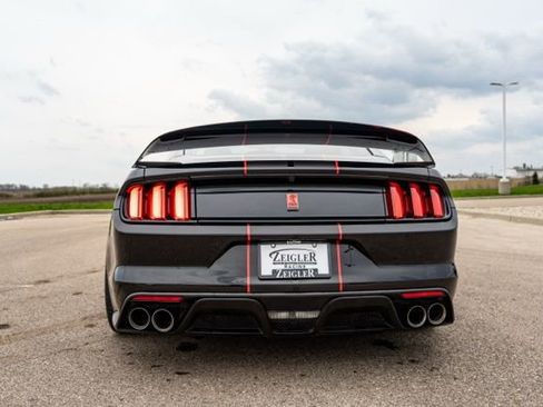 Used 2016 Ford Mustang Shelby GT350R image 6