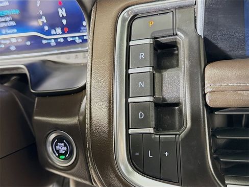 Certified 2023 Chevrolet Suburban Z71 w/ Luxury Package image 15