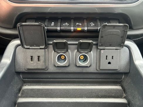 Used 2018 Chevrolet Silverado 1500 LTZ Z71 w/ LTZ Plus Package AWD/4WD image 34