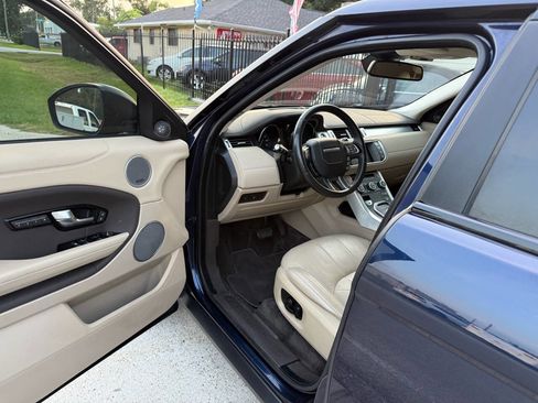 Used 2016 Land Rover Range Rover Evoque SE Premium image 11