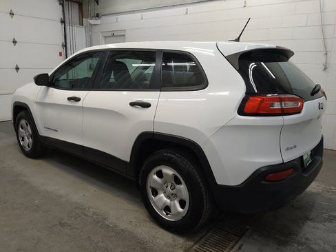 Used 2016 Jeep Cherokee Sport w/ Cold Weather Group AWD/4WD image 3