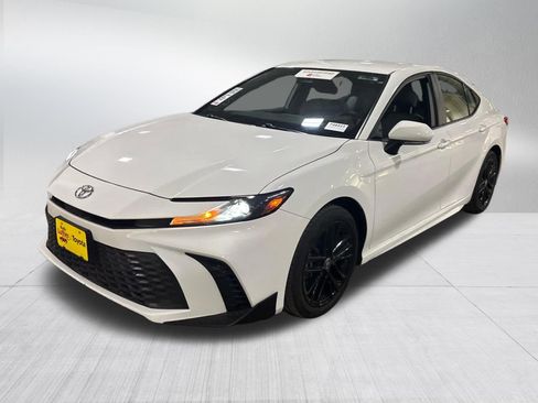 Used 2025 Toyota Camry SE w/ Convenience Package AWD/4WD image 3