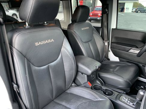 Used 2017 Jeep Wrangler Unlimited Sahara w/ Connectivity Group image 30