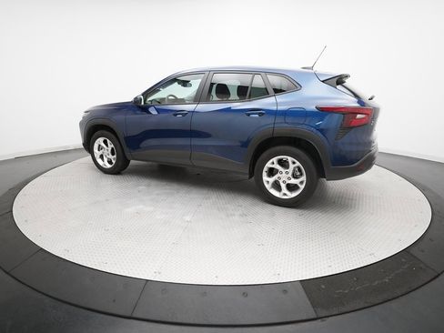 Used 2024 Chevrolet Trax LS w/ LS Convenience Package image 12