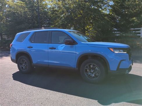 New 2025 Honda Pilot TrailSport image 2