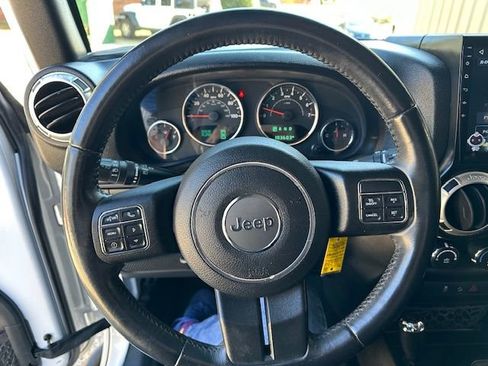 Used 2016 Jeep Wrangler Unlimited Rubicon w/ Connectivity Group image 20