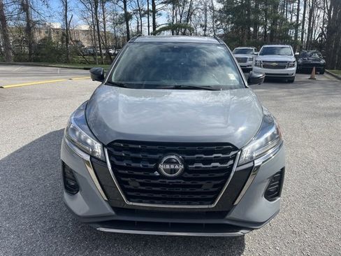 Used 2022 Nissan Kicks SR w/ Premium Package image 3