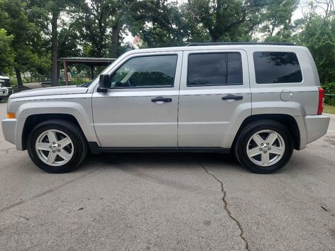 Used 2010 Jeep Patriot Sport w/ Tire & Wheel Group image 5