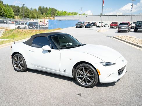 Used 2016 MAZDA MX-5 Miata Grand Touring RWD image 11