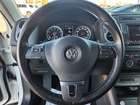 Used 2016 Volkswagen Tiguan SE image 10