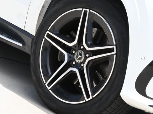 Used 2024 Mercedes-Benz GLS 450 4MATIC image 11