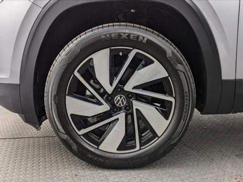 Used 2025 Volkswagen Atlas SE image 29