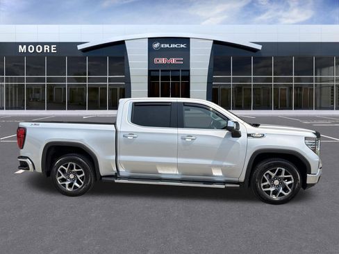 Used 2022 GMC Sierra 1500 SLT w/ SLT Convenience Package AWD/4WD image 2