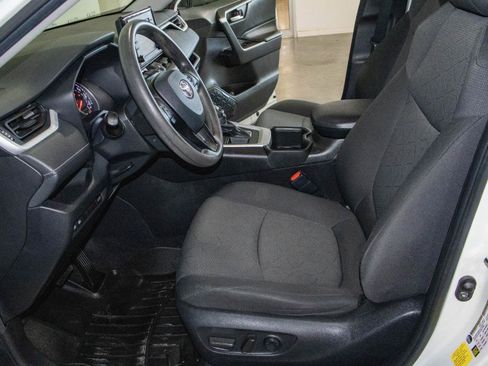 Used 2022 Toyota RAV4 XLE w/ Convenience Package image 7