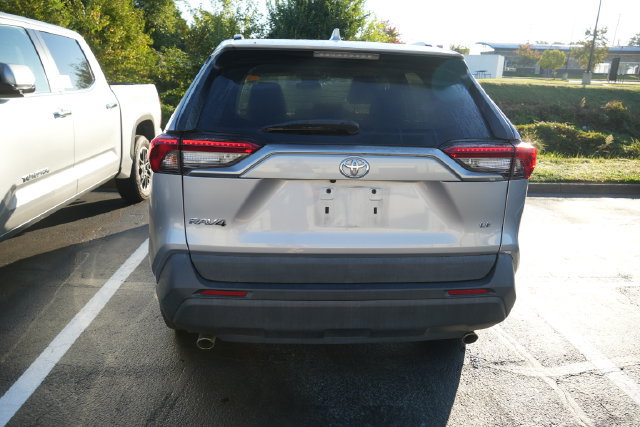 Used 2021 Toyota RAV4 LE FWD image 15